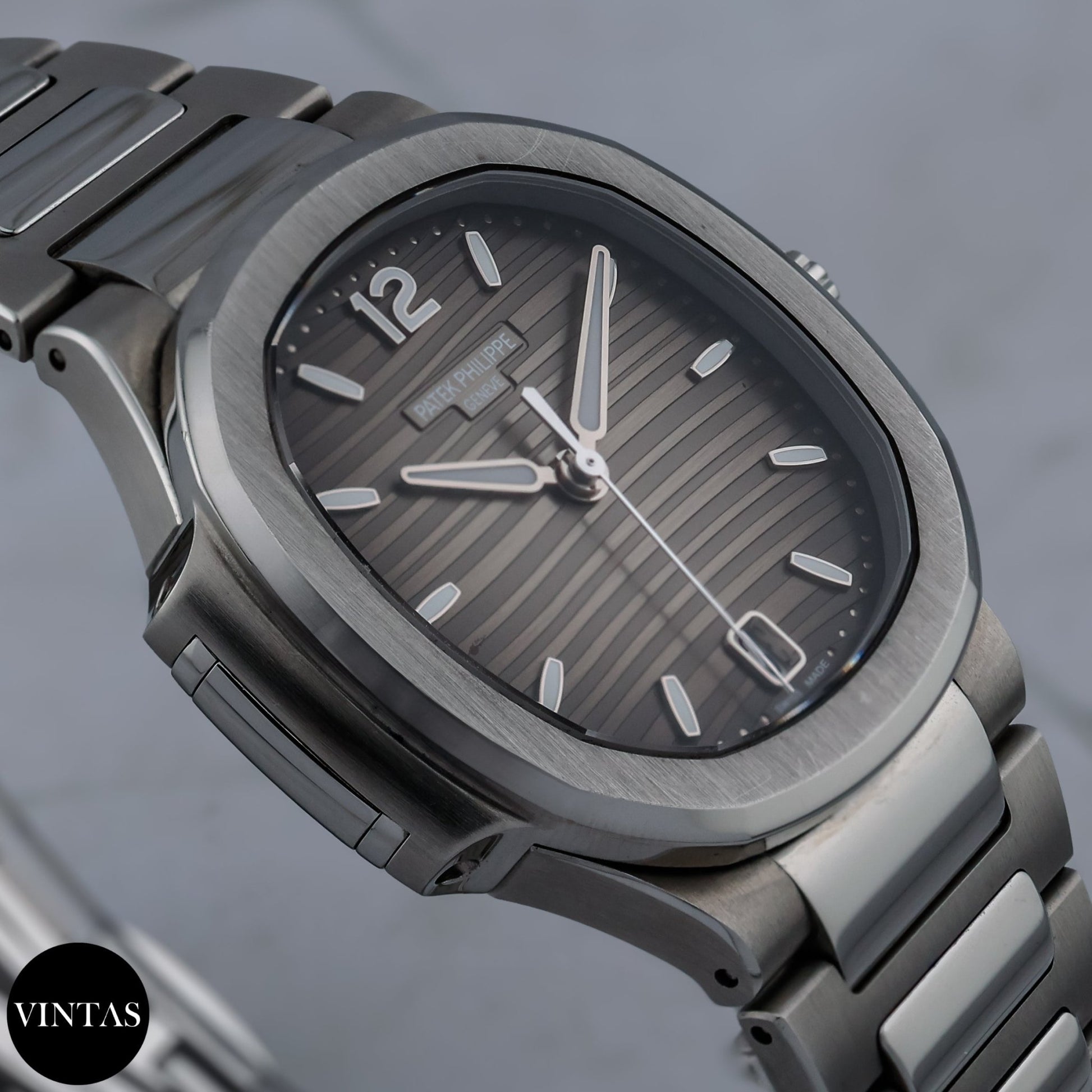 Patek Philippe Nautilus 7118/1A - 011 - VINTAS