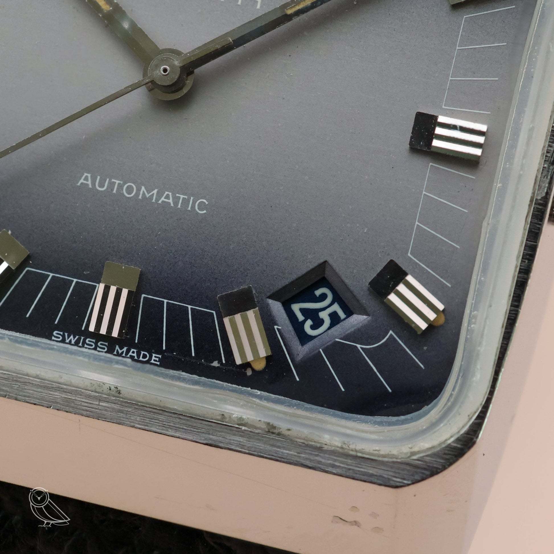 Zenith Surf TV - Case - VINTAS